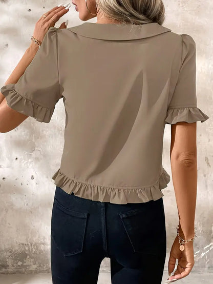 Eva | Elegant blus med volangdetaljer – 2+1 gratis